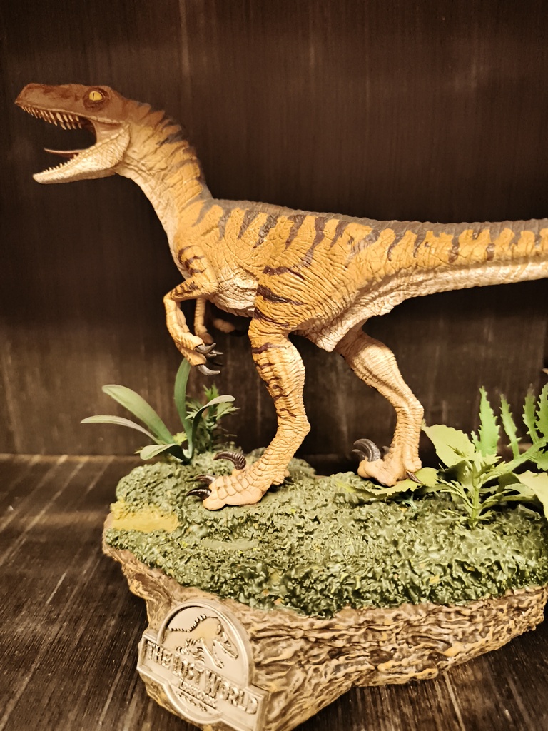 Jurassic Park: The Lost World – Velociraptor Statue Deluxe Art Scale 1/10